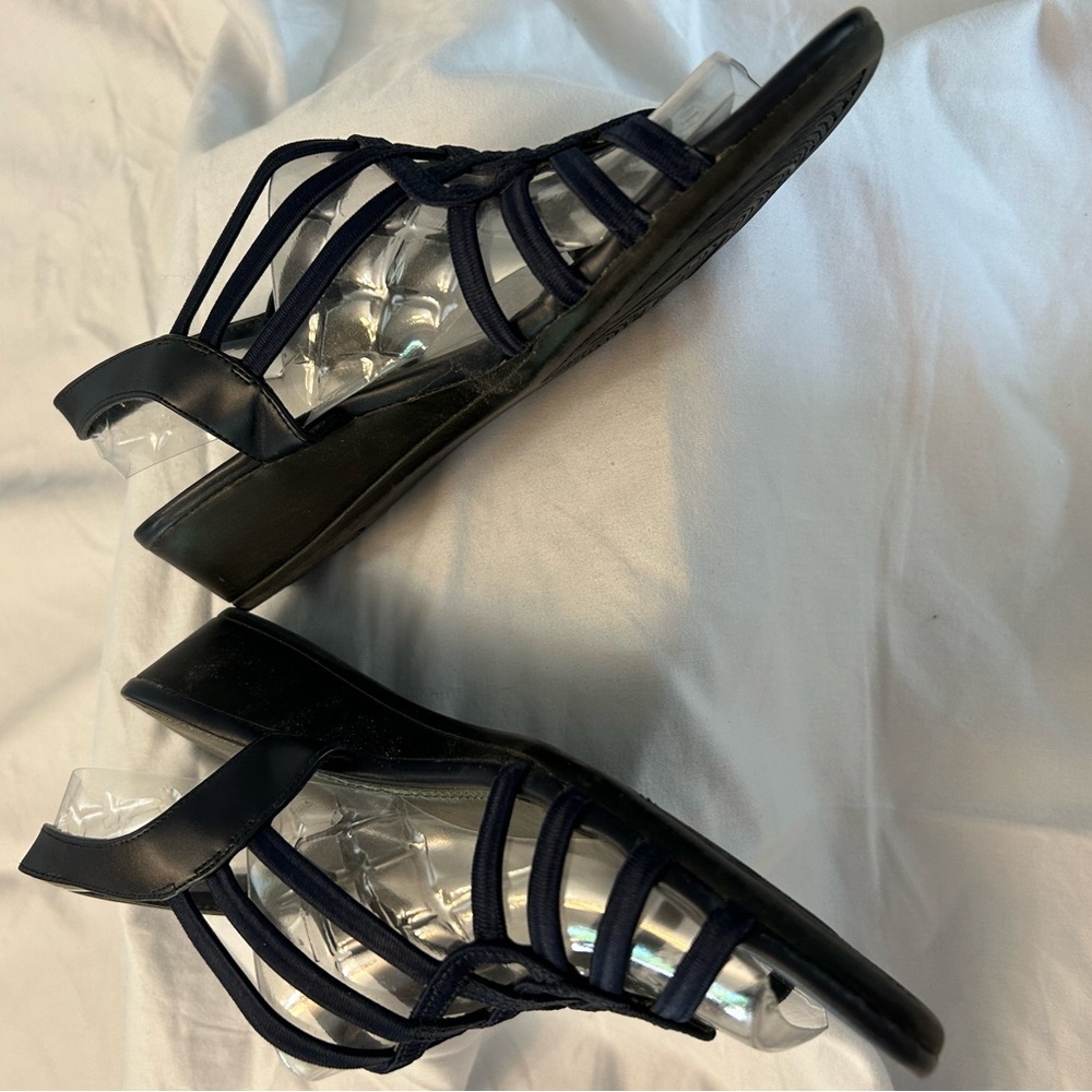 Elegant Navy Strappy Sandals Size 8M. wedge heel stretchy straps - Picture 4 of 13